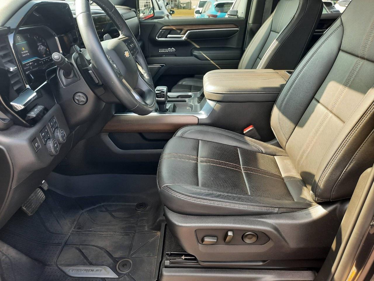 2024 Chevrolet Silverado 1500 Crew Cab Short Box 4-Wheel Drive High Country Photo3