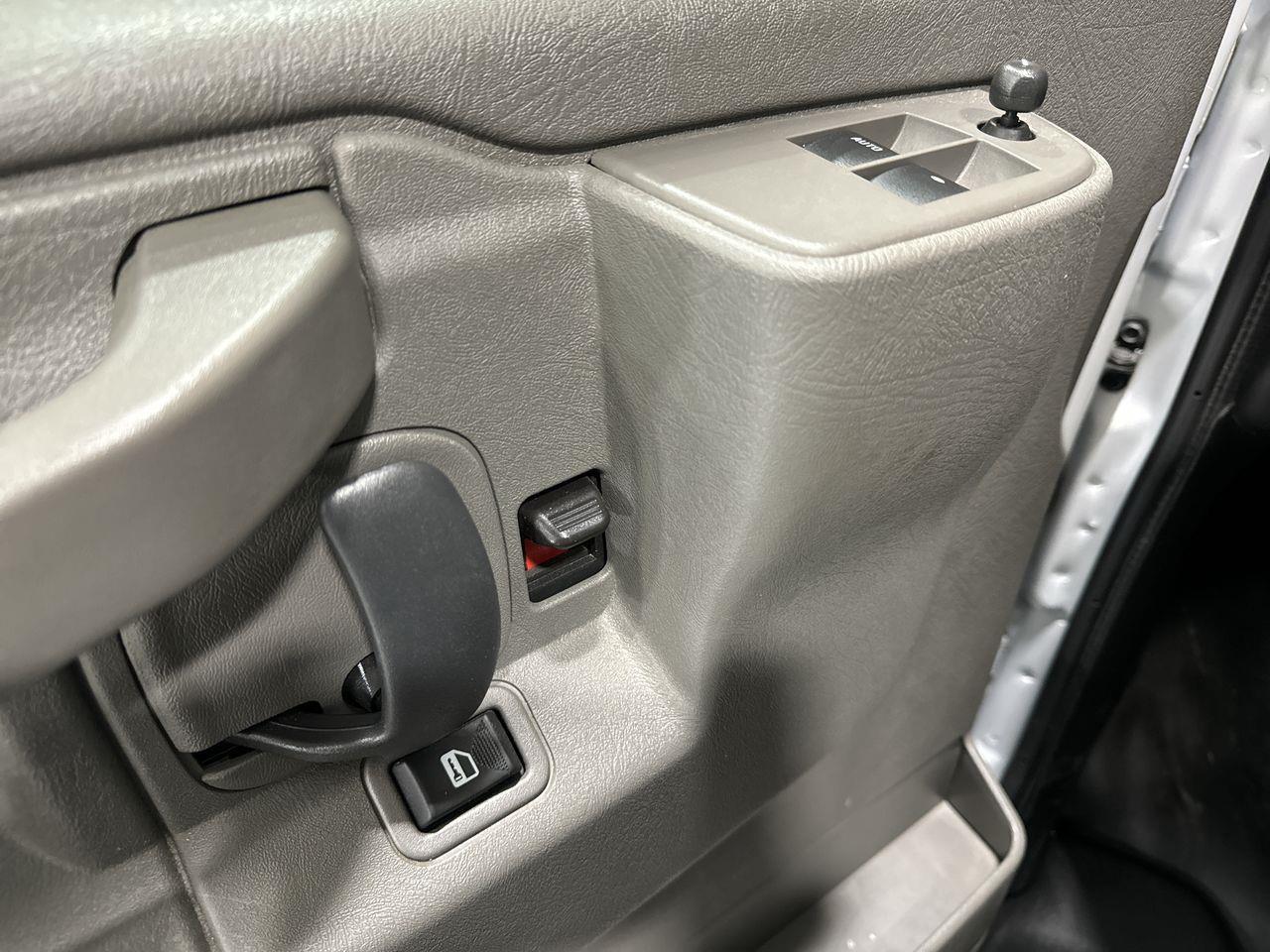 2023 GMC Savana 2500 Work Van Rear-Wheel Drive Extended Cargo Van Photo