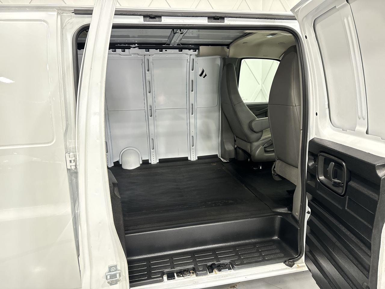 2023 GMC Savana 2500 Work Van Rear-Wheel Drive Extended Cargo Van Photo