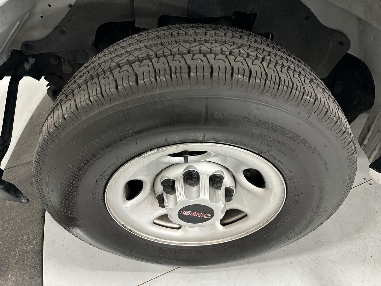 2023 GMC Savana 2500 Work Van Rear-Wheel Drive Extended Cargo Van Photo