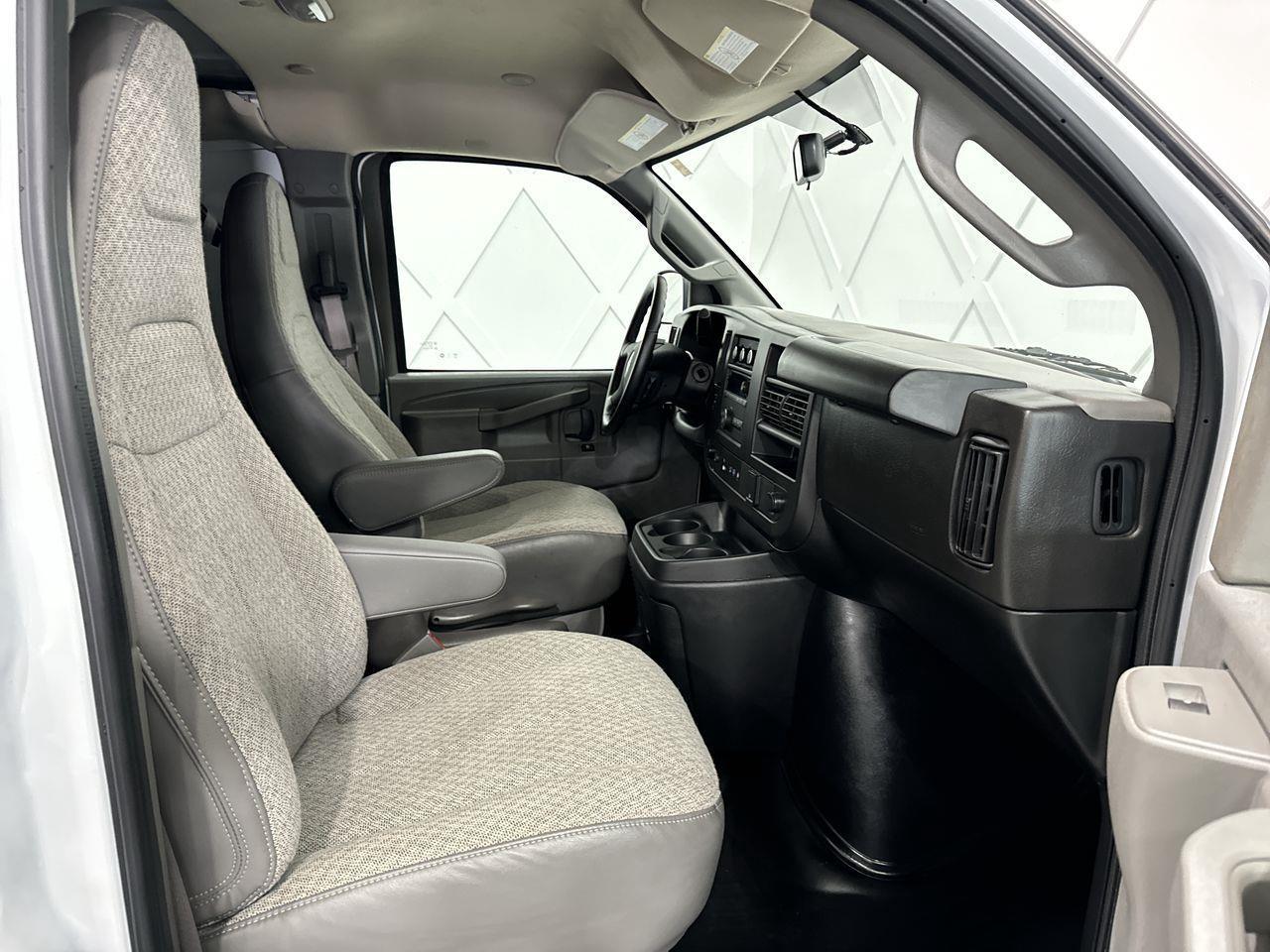 2023 GMC Savana 2500 Work Van Rear-Wheel Drive Extended Cargo Van Photo