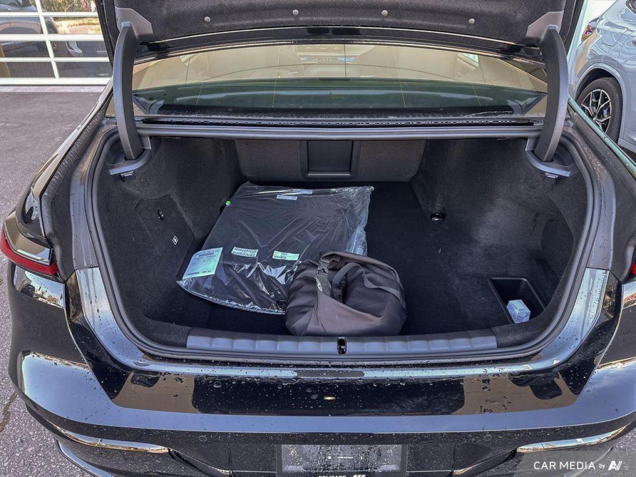 2025 BMW i7 xDrive60 4dr All-Wheel Drive Sedan Photo