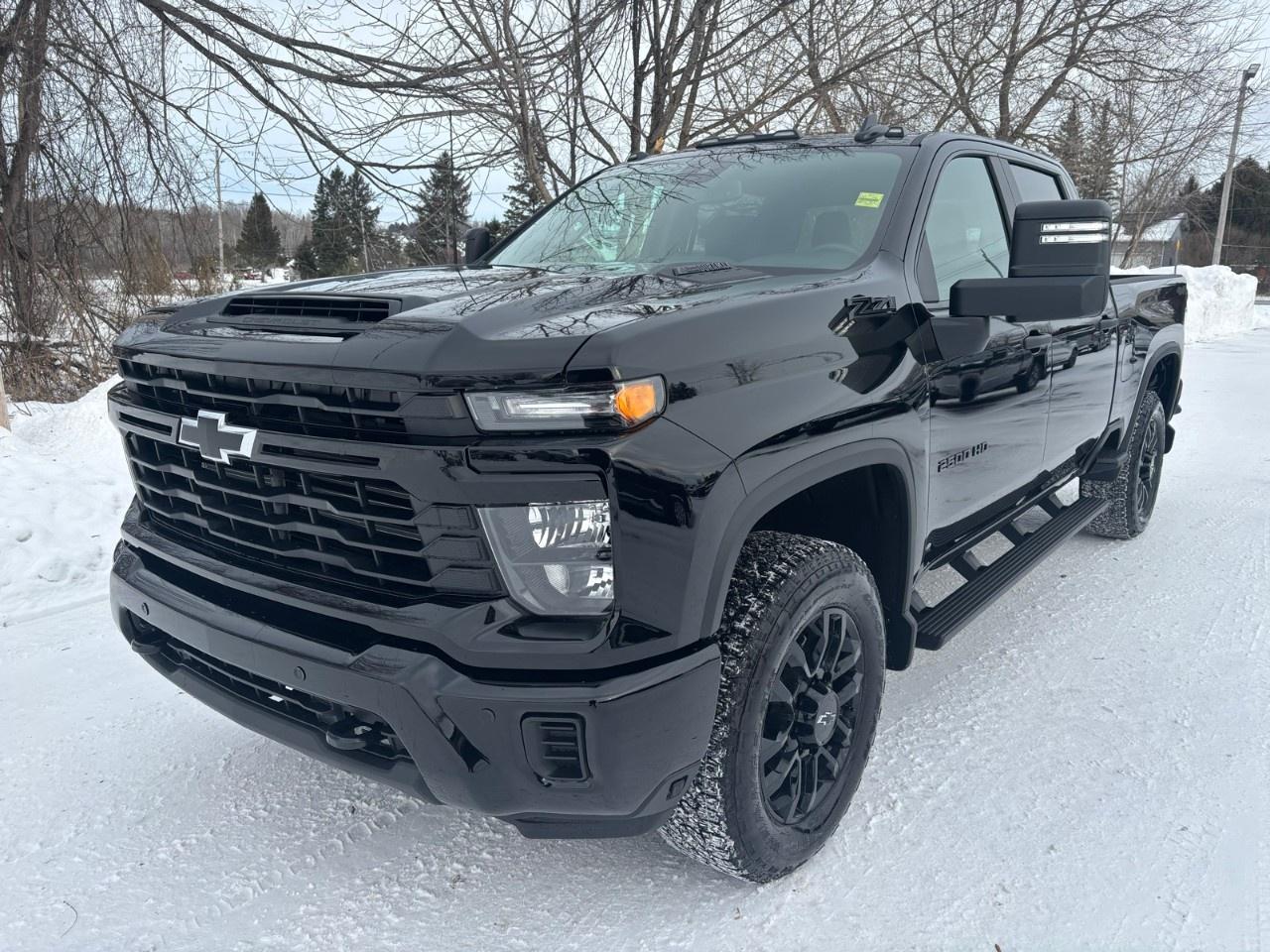 2026 Chevrolet SILVERADO 2500HD 4WD Crew Cab Standard Box Custom Photo
