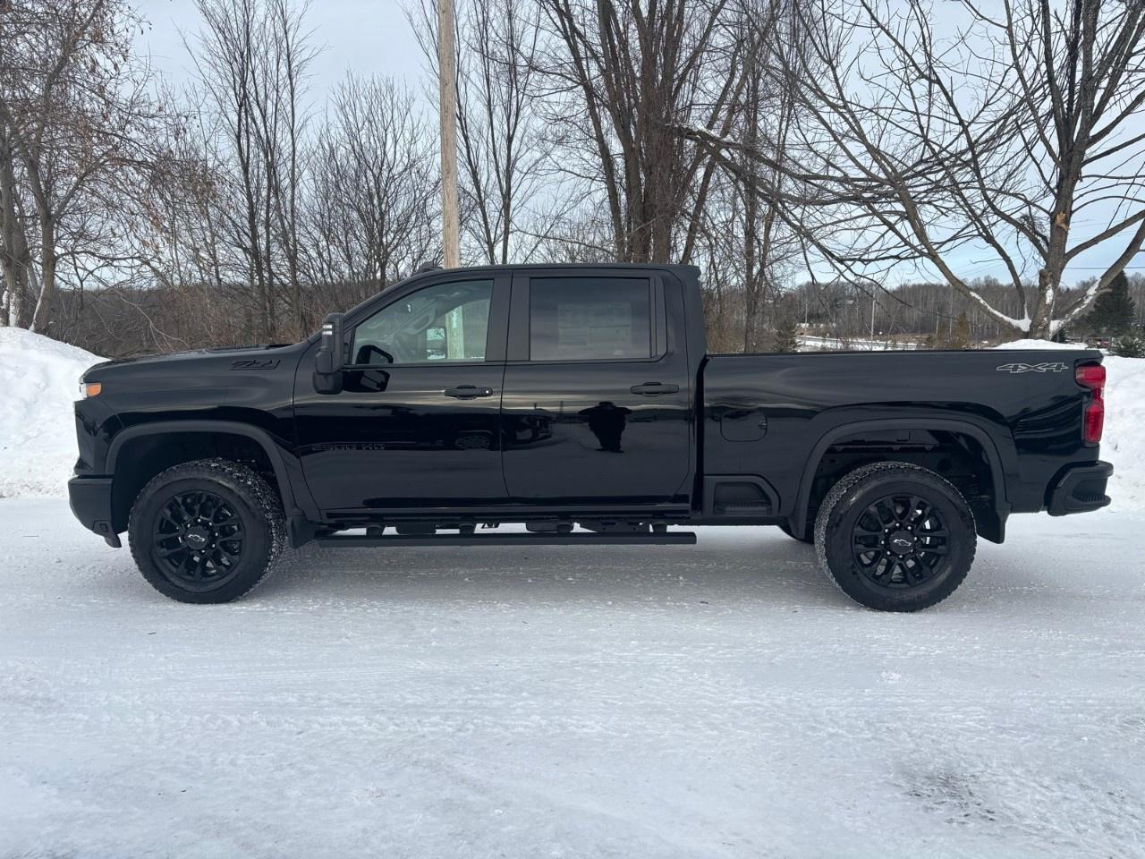 2026 Chevrolet SILVERADO 2500HD 4WD Crew Cab Standard Box Custom Photo