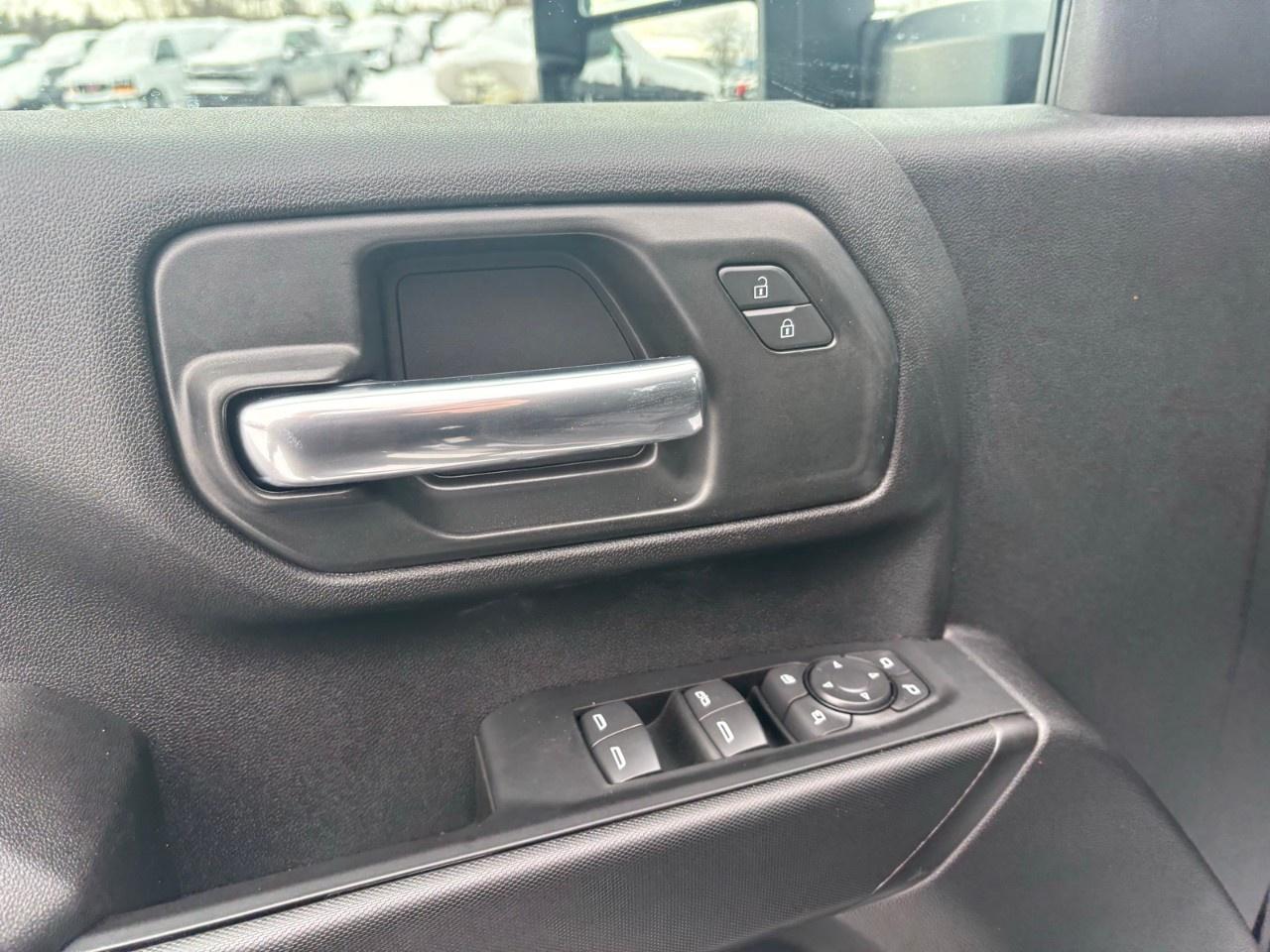 2026 Chevrolet SILVERADO 2500HD 4WD Crew Cab Standard Box Custom Photo