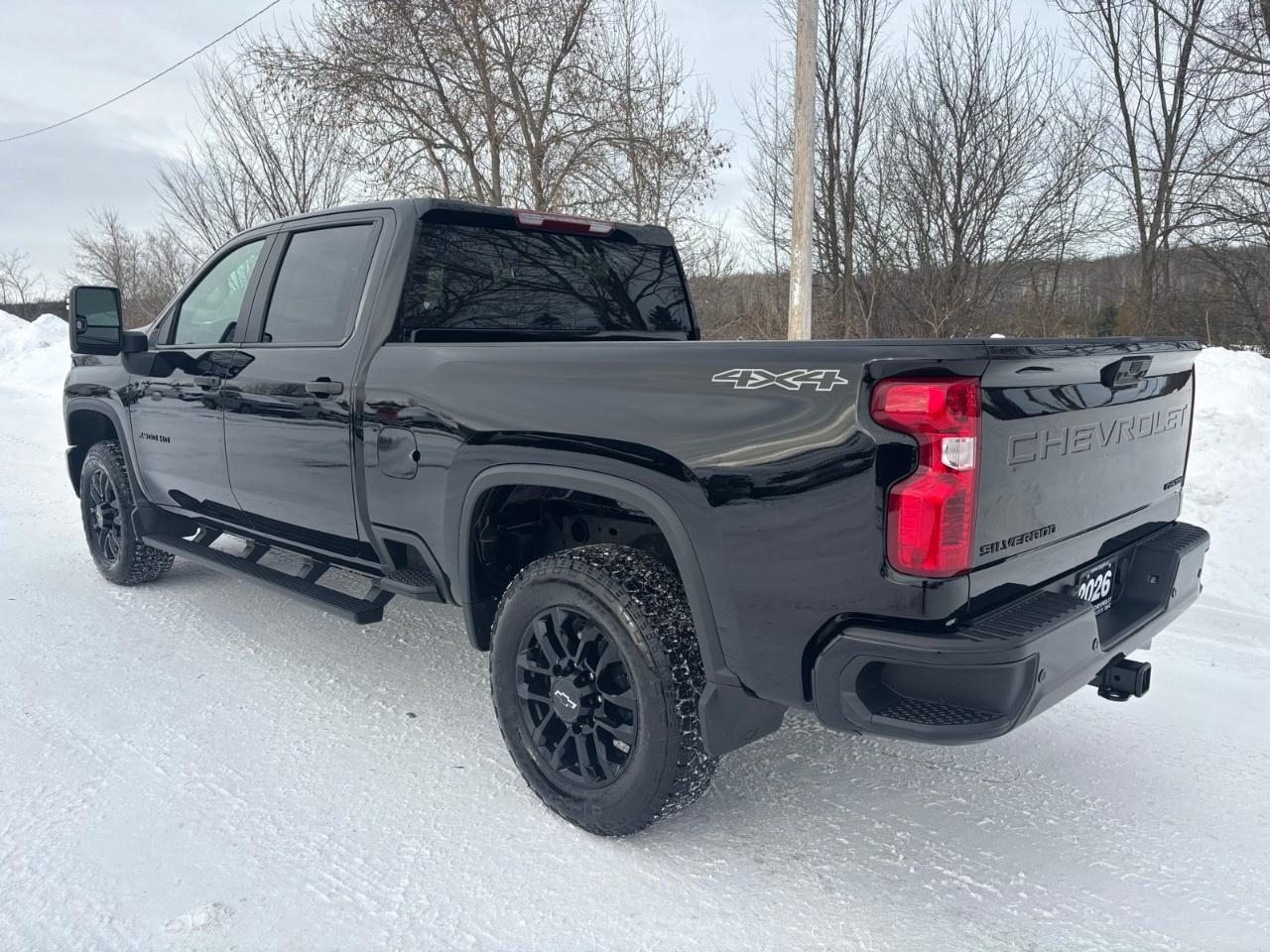 2026 Chevrolet SILVERADO 2500HD 4WD Crew Cab Standard Box Custom Photo