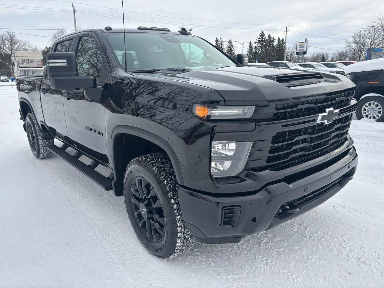 2026 Chevrolet SILVERADO 2500HD 4WD Crew Cab Standard Box Custom Photo