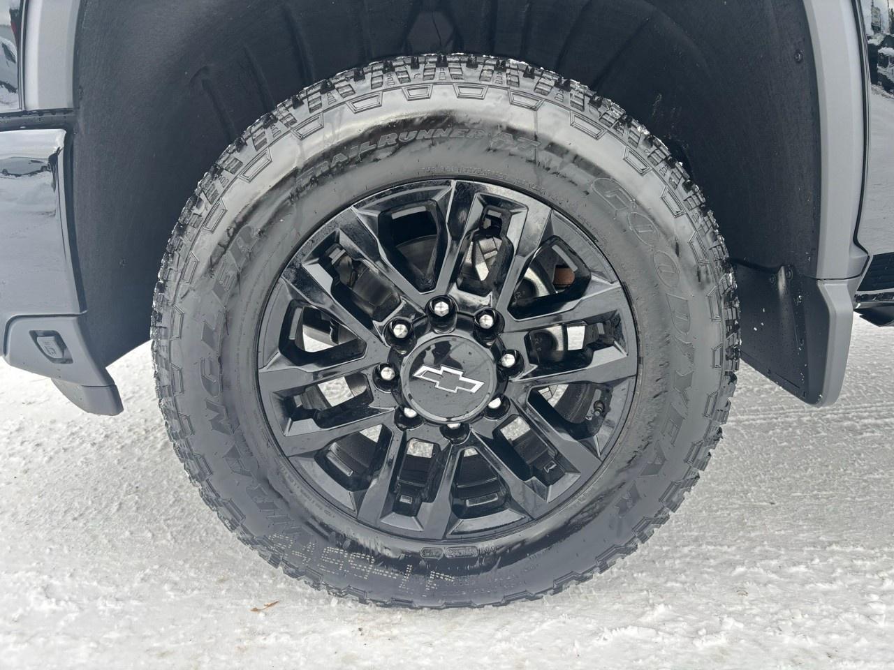 2026 Chevrolet SILVERADO 2500HD 4WD Crew Cab Standard Box Custom Photo