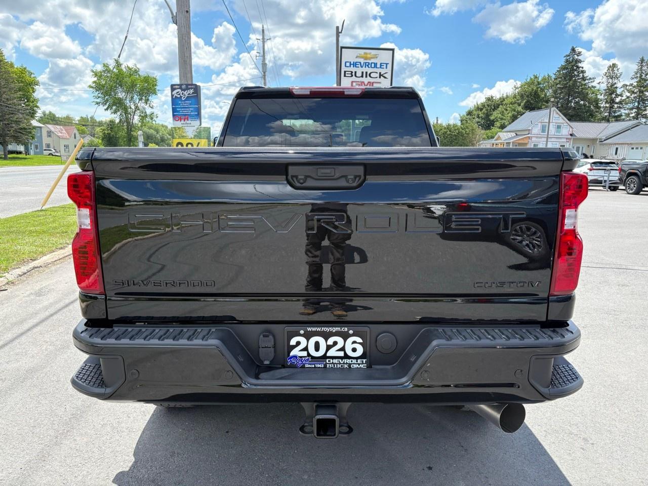 2026 Chevrolet SILVERADO 2500HD 4WD Crew Cab Standard Box Custom Photo