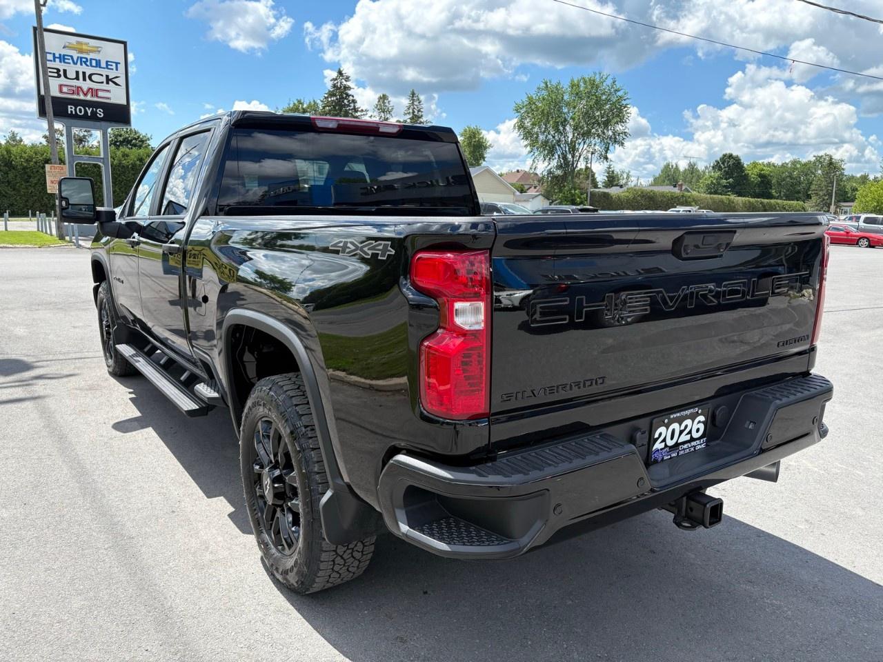2026 Chevrolet SILVERADO 2500HD 4WD Crew Cab Standard Box Custom Photo