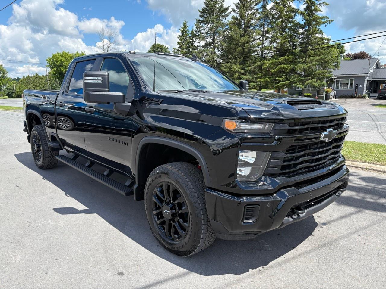 2026 Chevrolet SILVERADO 2500HD 4WD Crew Cab Standard Box Custom Photo