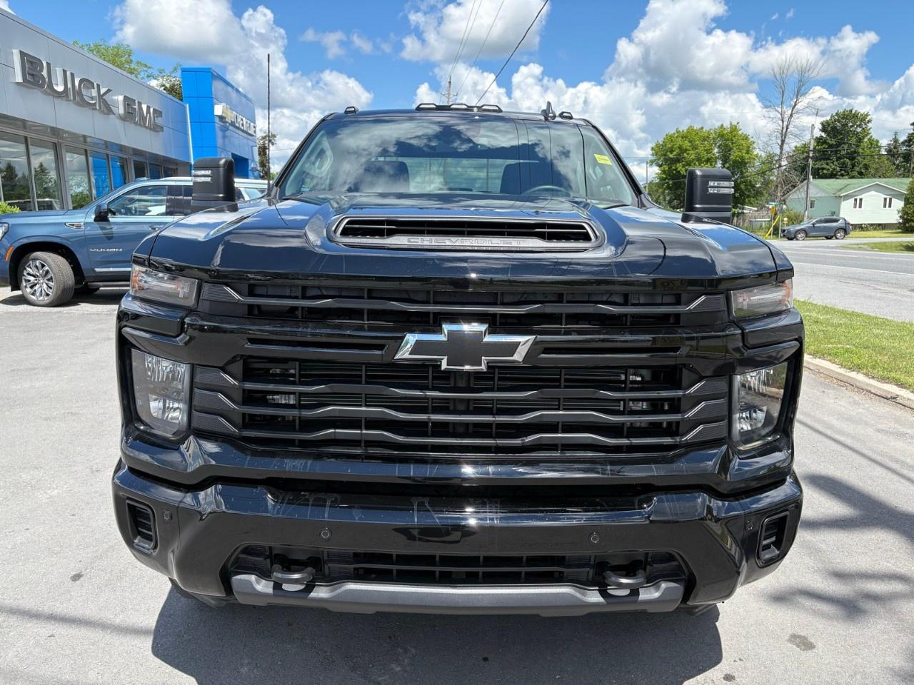 2026 Chevrolet SILVERADO 2500HD 4WD Crew Cab Standard Box Custom Photo