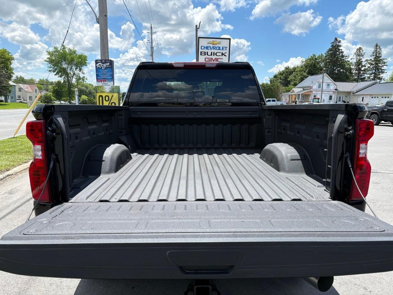 2026 Chevrolet SILVERADO 2500HD 4WD Crew Cab Standard Box Custom Photo