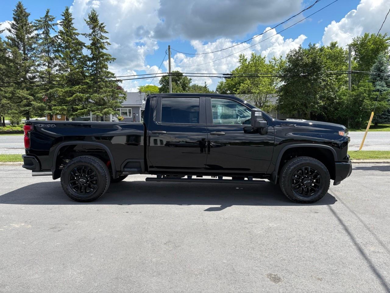 2026 Chevrolet SILVERADO 2500HD 4WD Crew Cab Standard Box Custom Photo