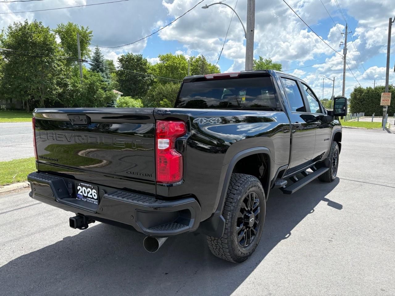 2026 Chevrolet SILVERADO 2500HD 4WD Crew Cab Standard Box Custom Photo4
