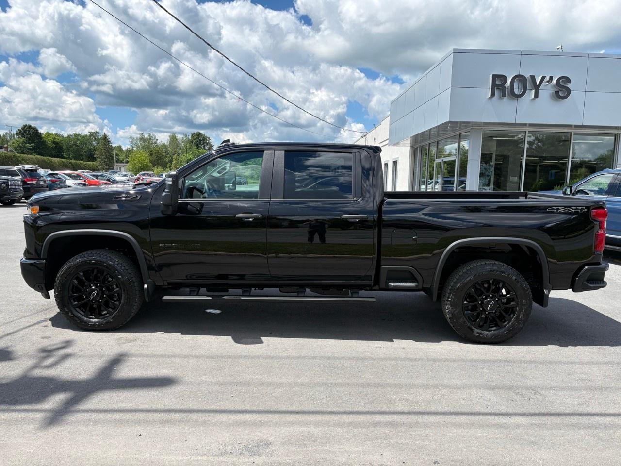 2026 Chevrolet SILVERADO 2500HD 4WD Crew Cab Standard Box Custom Photo