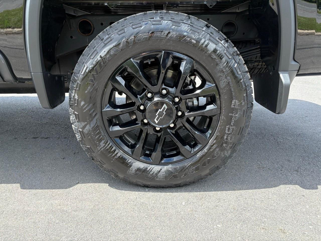 2026 Chevrolet SILVERADO 2500HD 4WD Crew Cab Standard Box Custom Photo