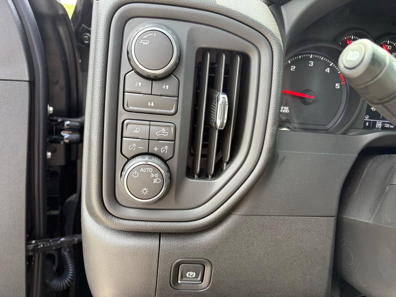 2026 Chevrolet SILVERADO 2500HD 4WD Crew Cab Standard Box Custom Photo