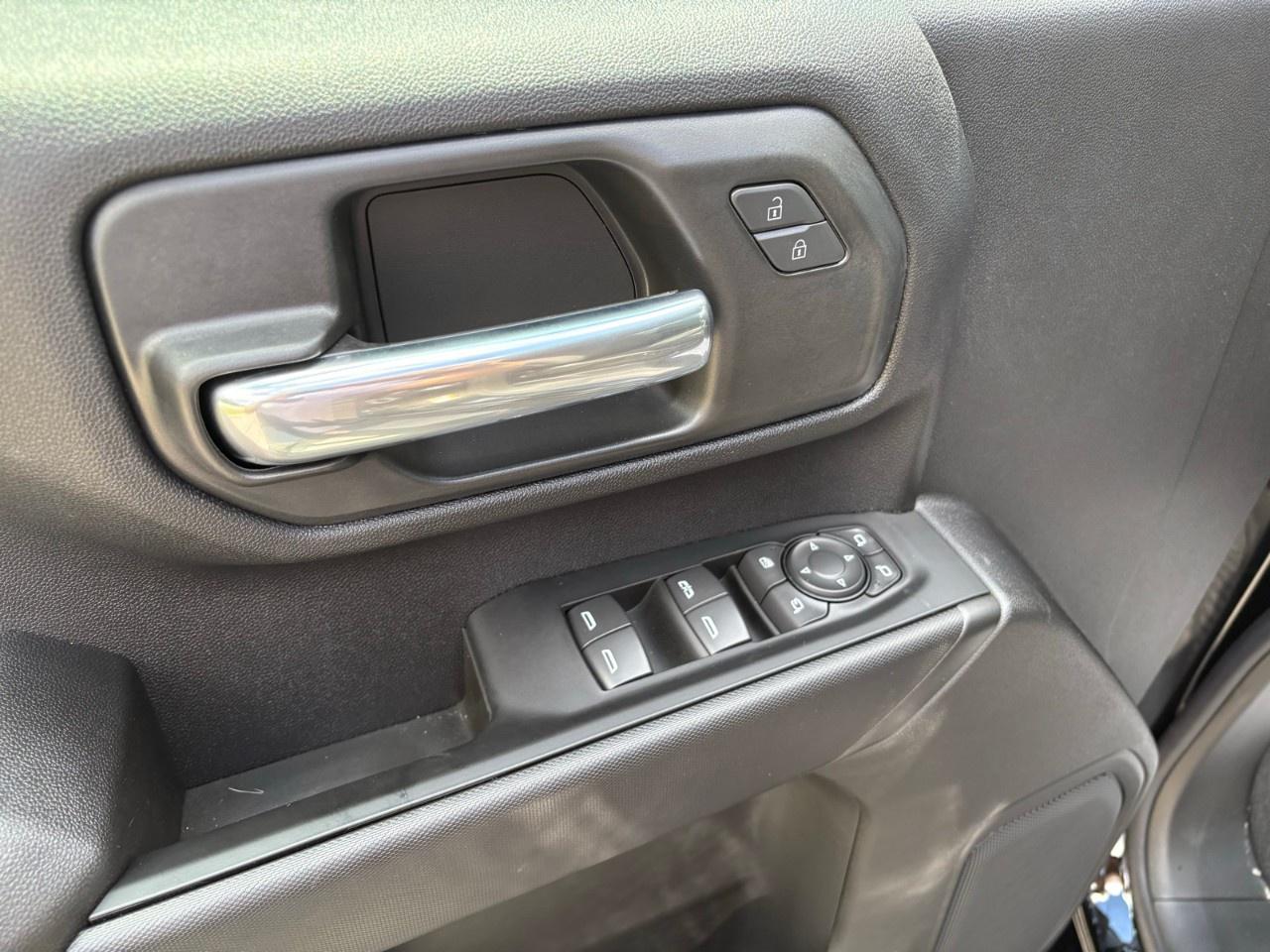 2026 Chevrolet SILVERADO 2500HD 4WD Crew Cab Standard Box Custom Photo