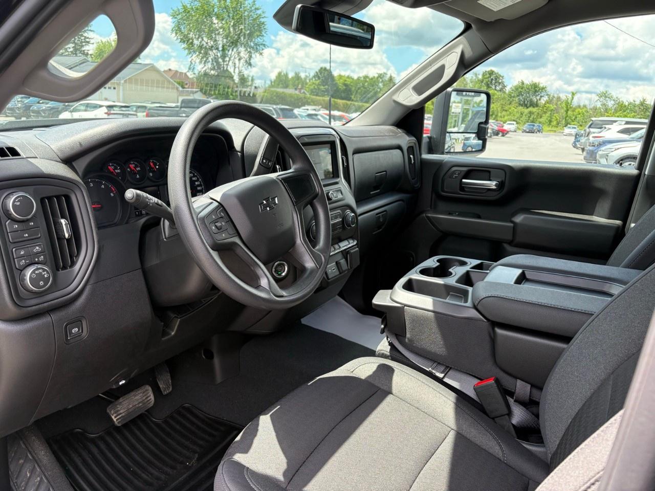 2026 Chevrolet SILVERADO 2500HD 4WD Crew Cab Standard Box Custom Photo