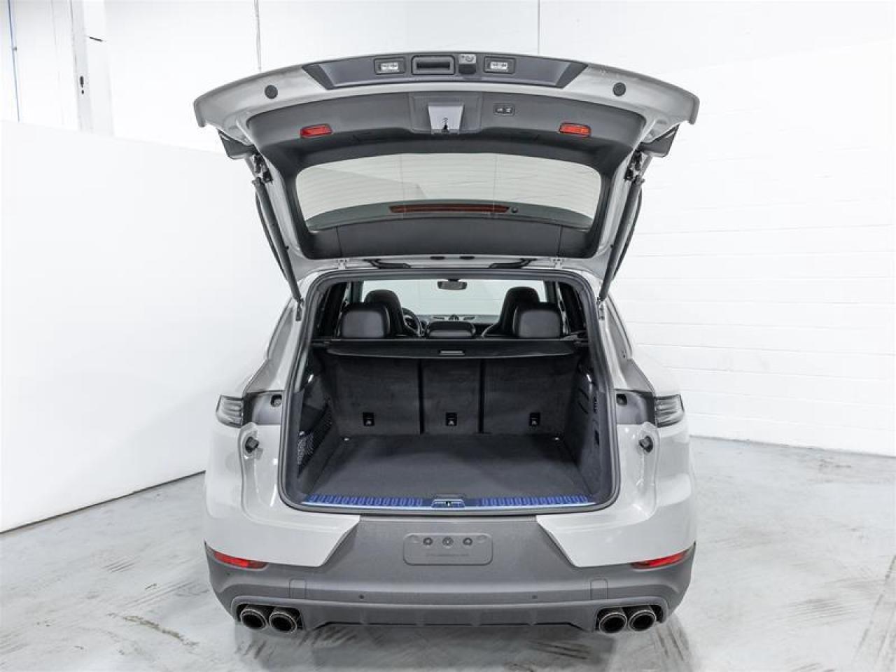 2025 Porsche Cayenne  Photo