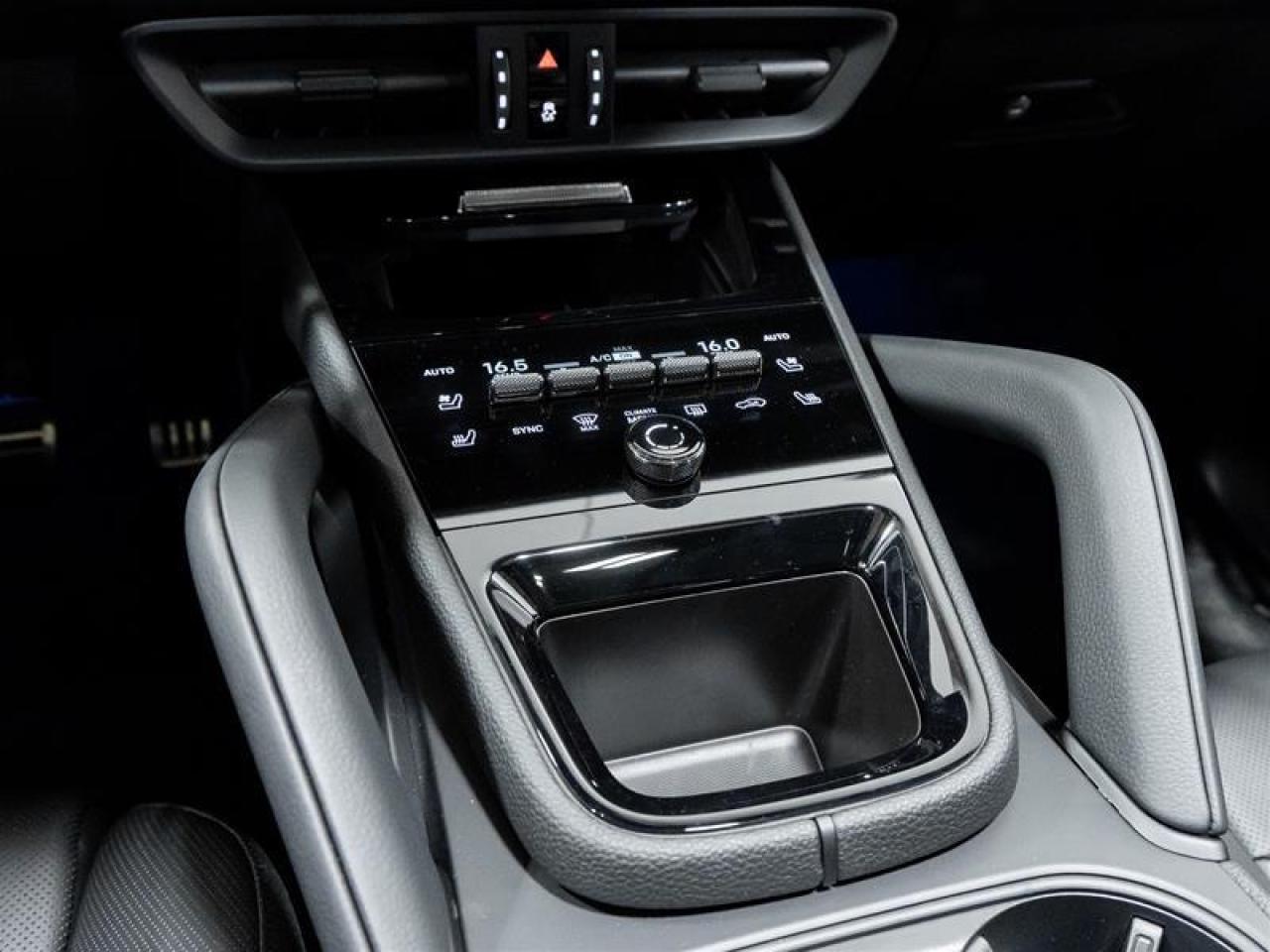 2025 Porsche Cayenne  Photo