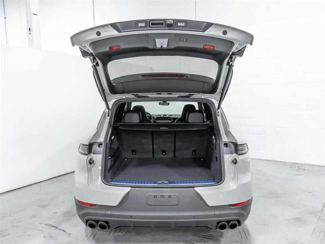 2025 Porsche Cayenne  Photo