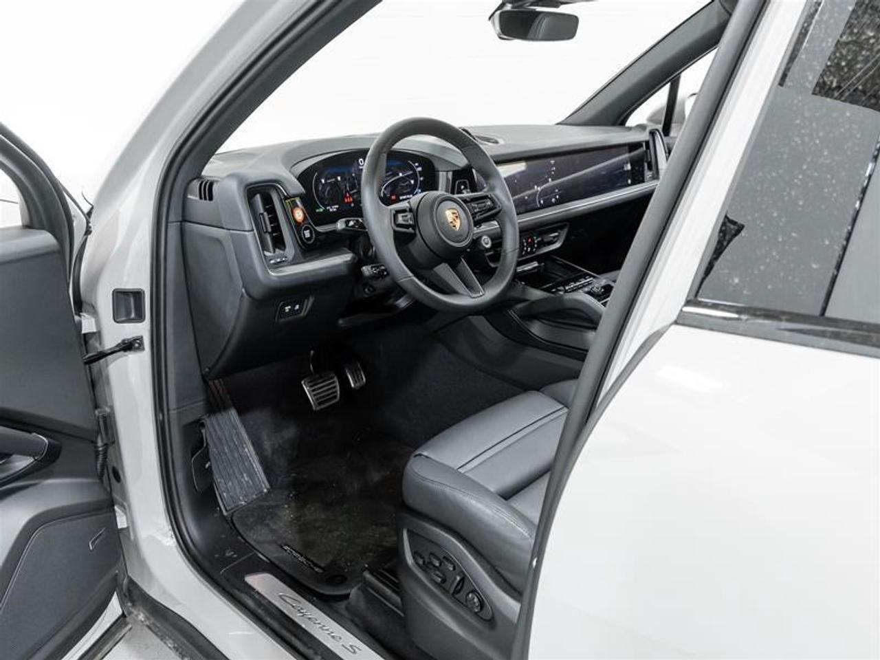 2025 Porsche Cayenne  Photo