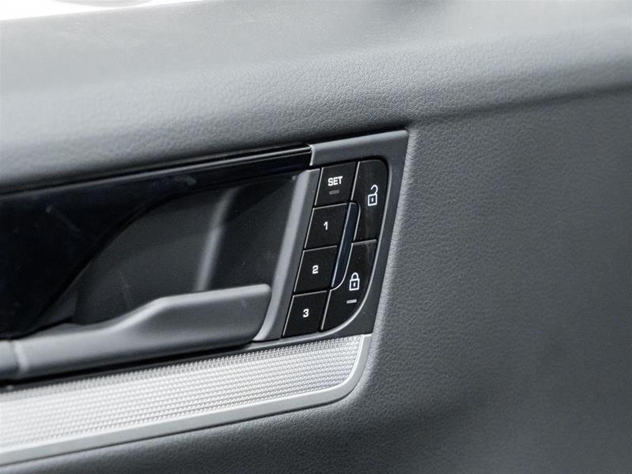 2025 Porsche Cayenne  Photo