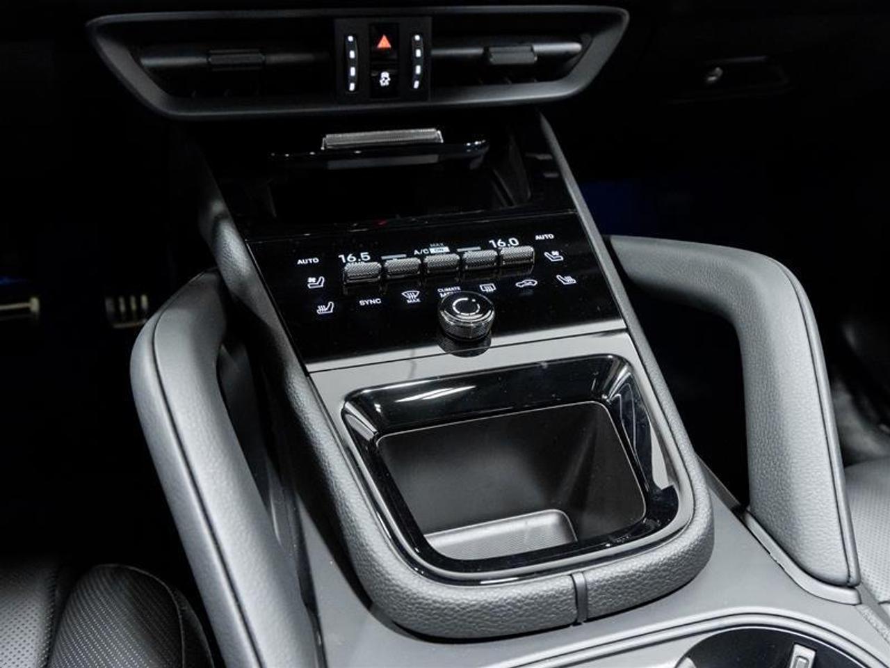 2025 Porsche Cayenne  Photo