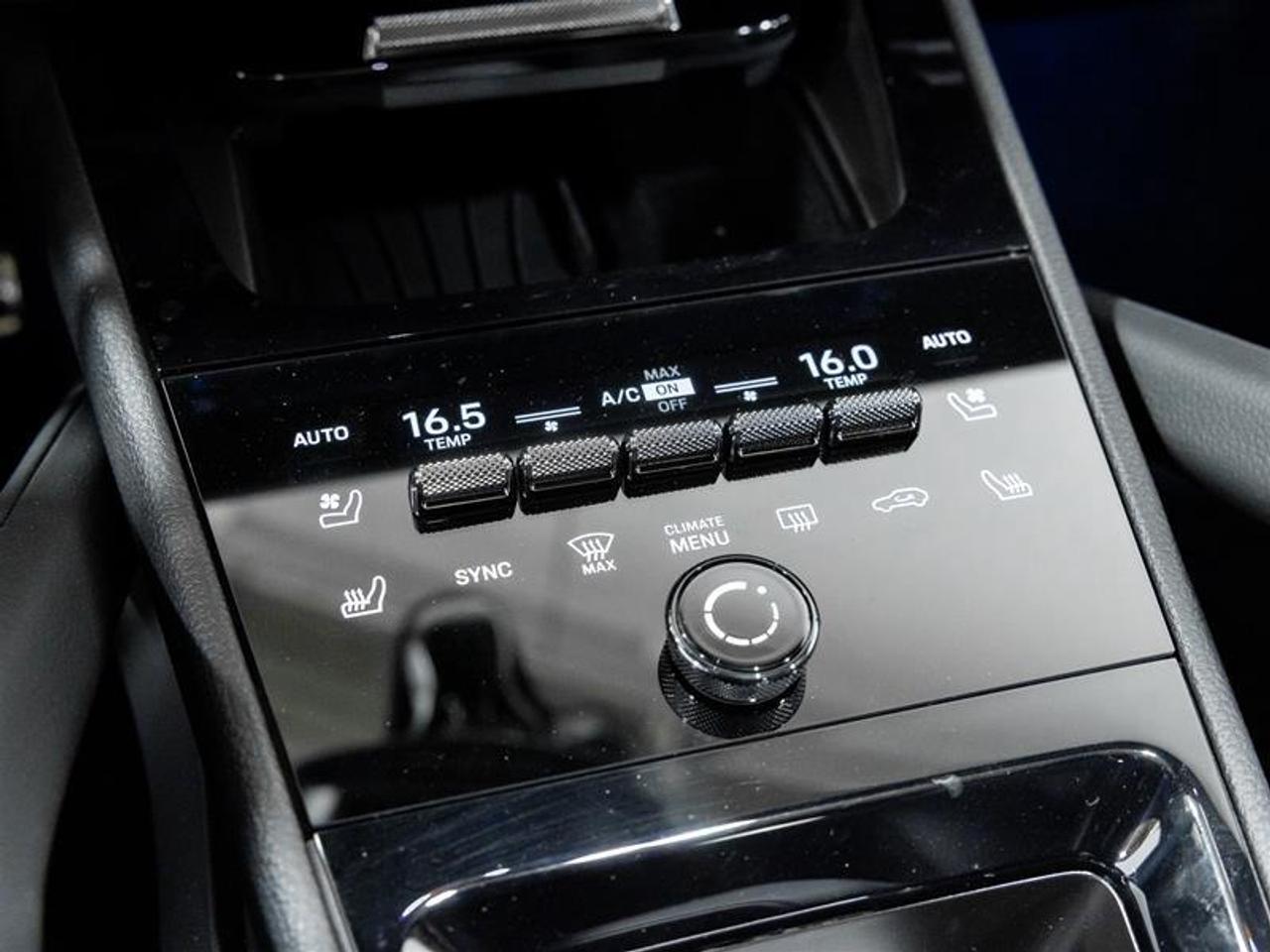 2025 Porsche Cayenne  Photo