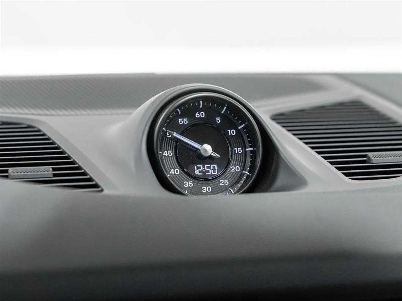 2025 Porsche Cayenne  Photo