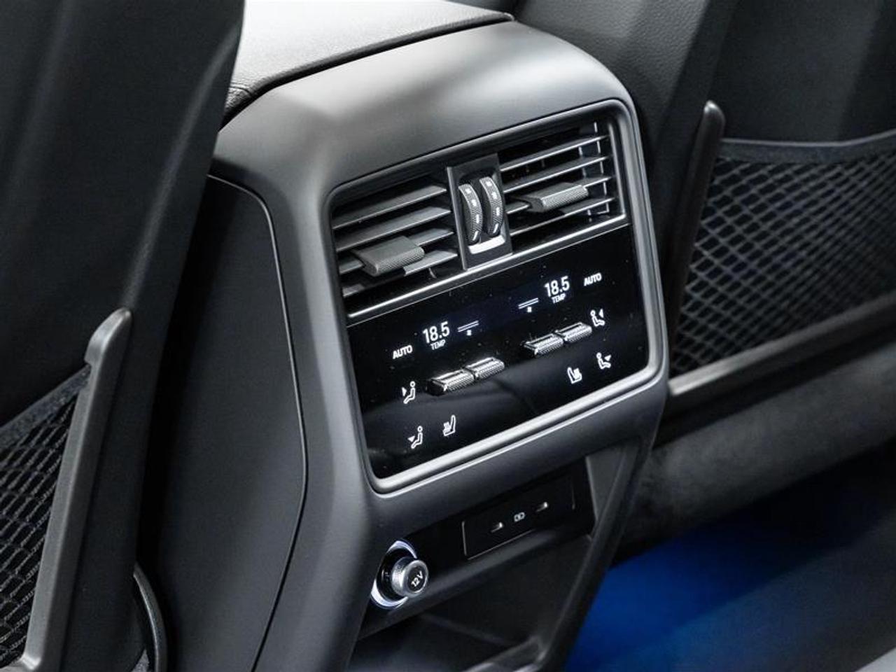 2025 Porsche Cayenne  Photo