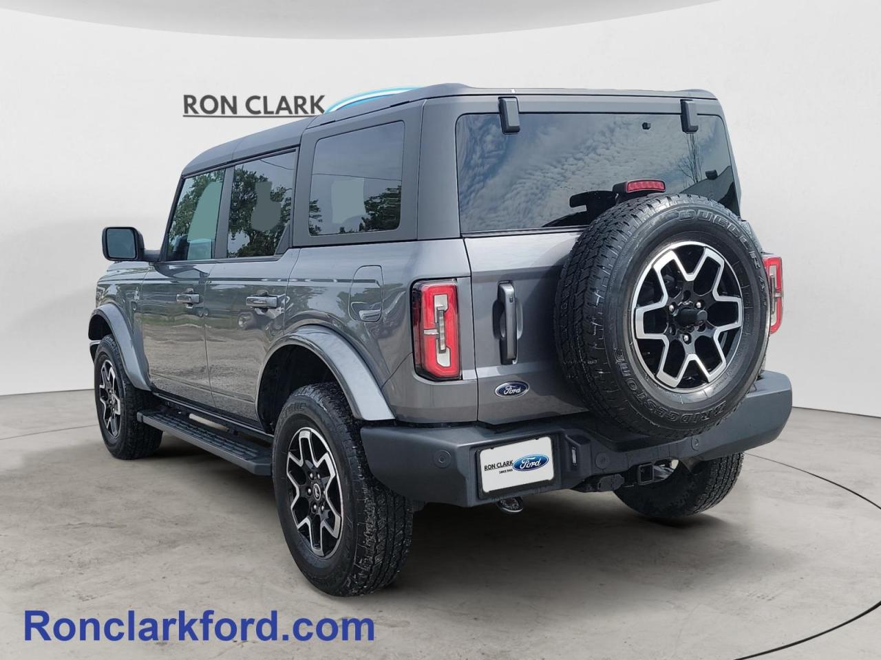 2023 Ford Bronco Outer Banks 4dr 4x4 Photo4