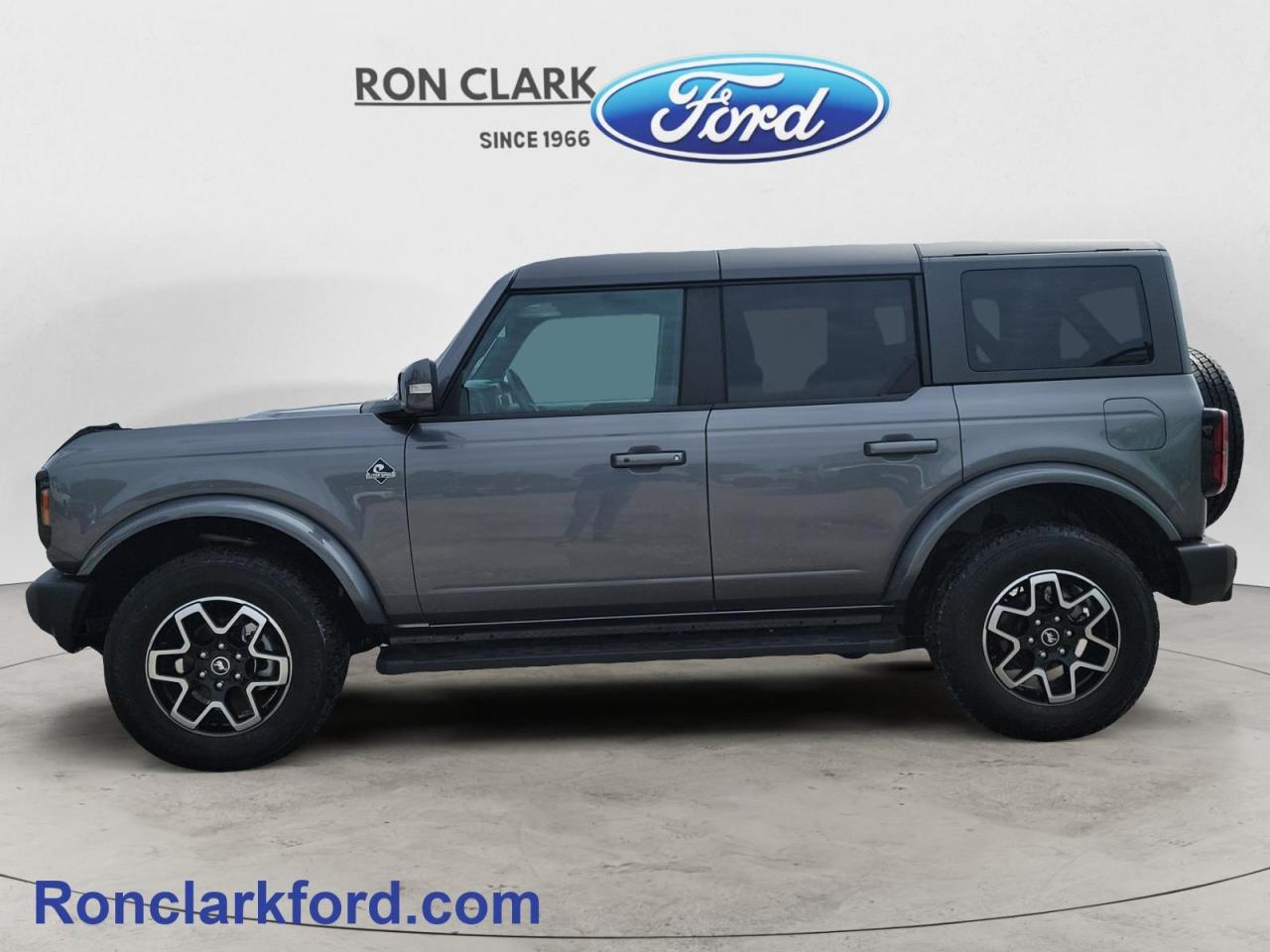 2023 Ford Bronco Outer Banks 4dr 4x4 Photo3