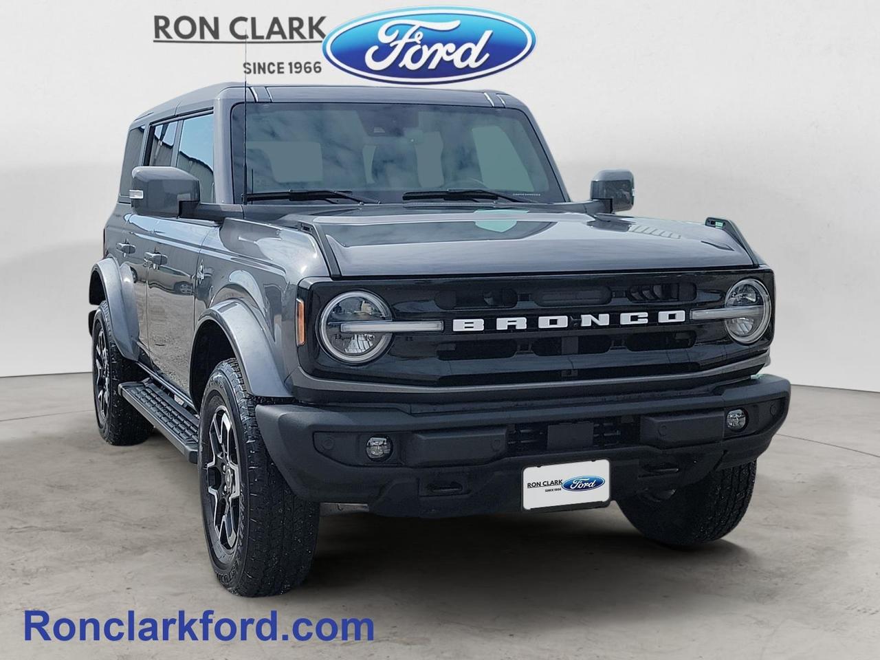 2023 Ford Bronco Outer Banks 4dr 4x4 Photo0