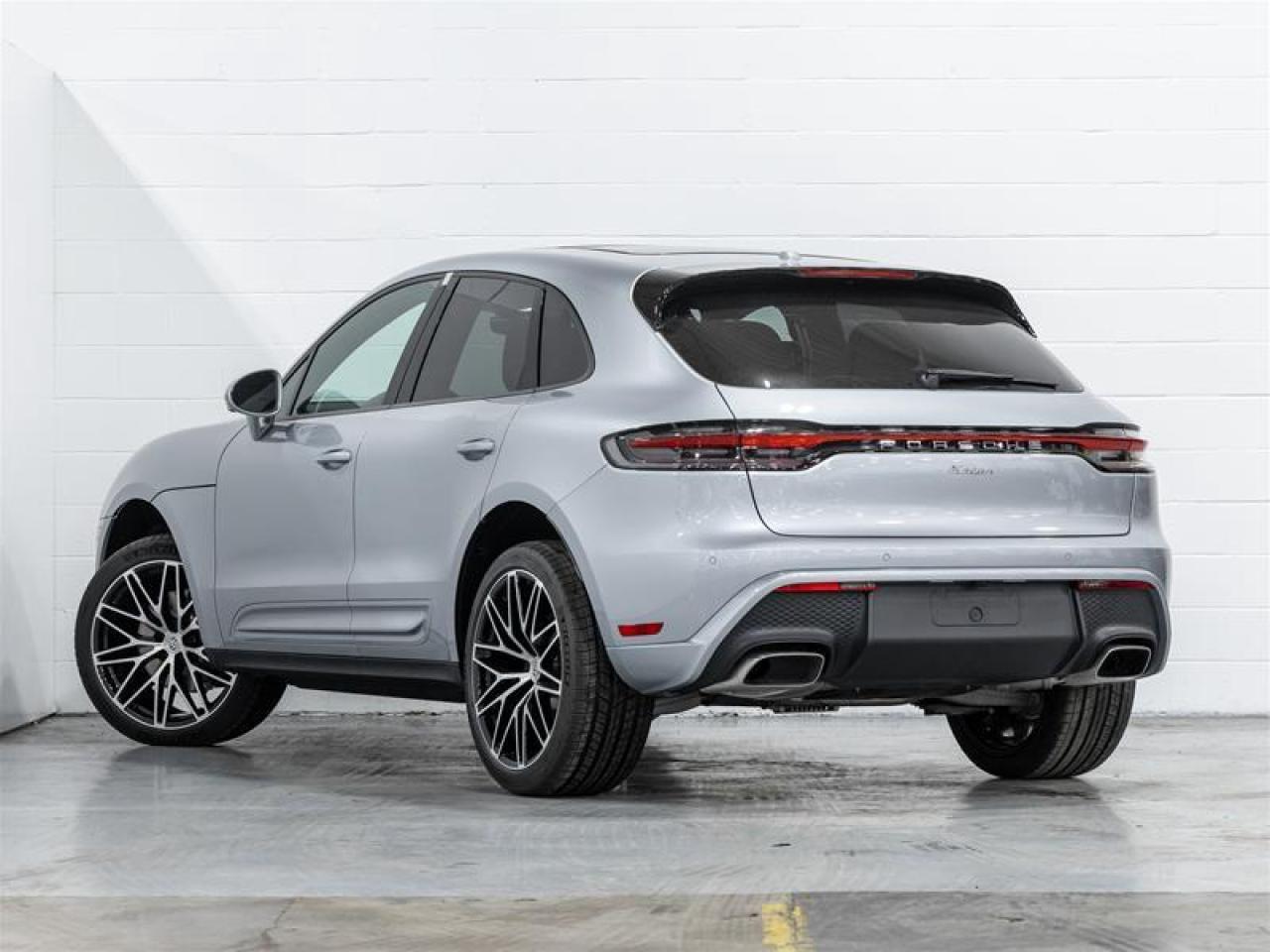 2025 Porsche Macan  Photo2