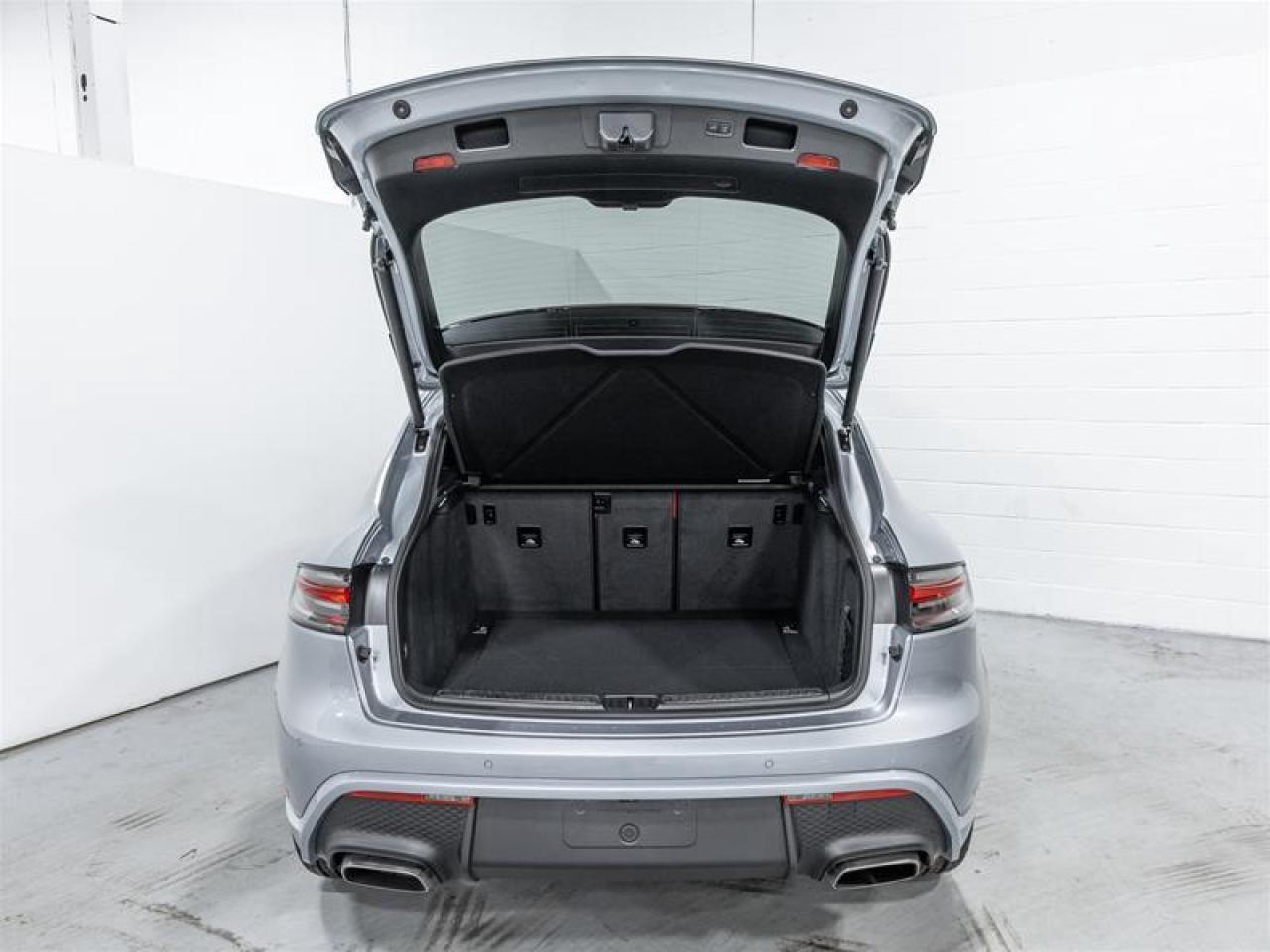 2025 Porsche Macan  Photo