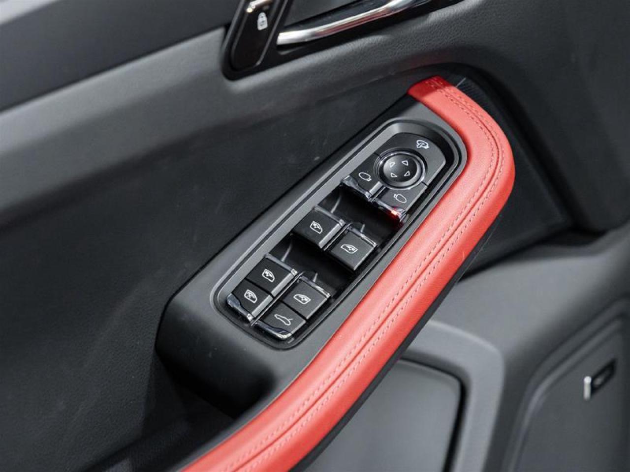 2025 Porsche Macan  Photo