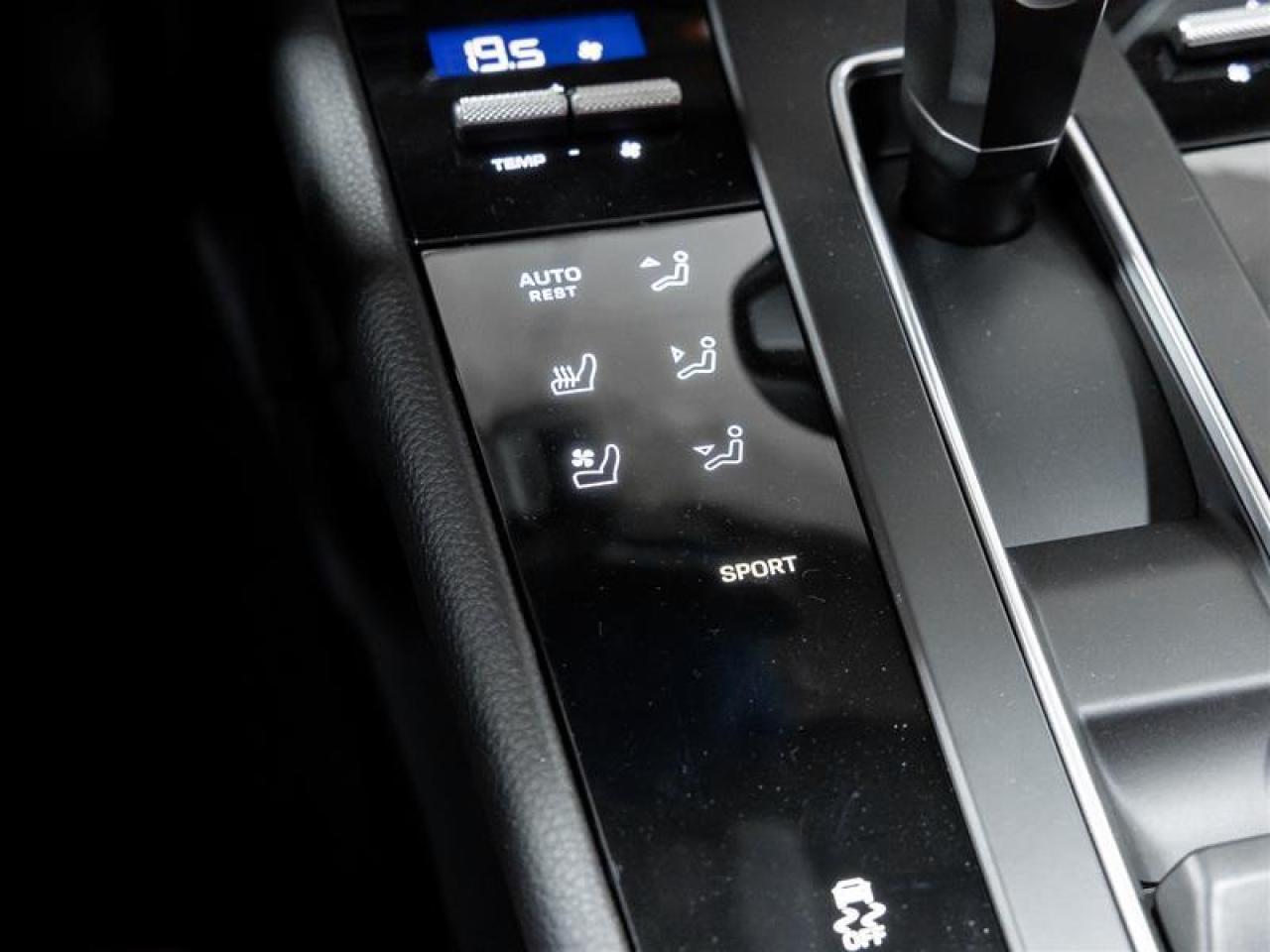 2025 Porsche Macan  Photo