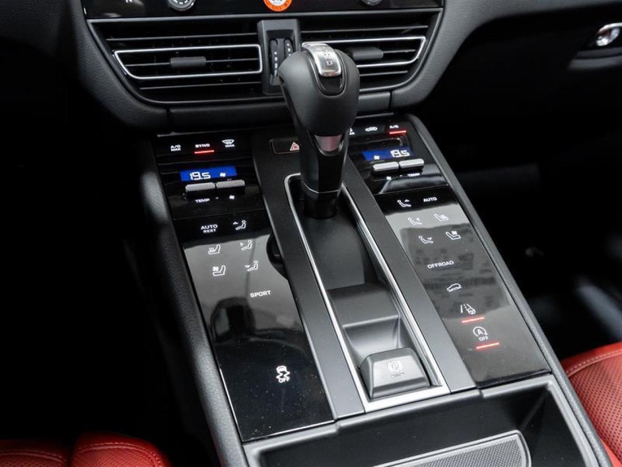 2025 Porsche Macan  Photo