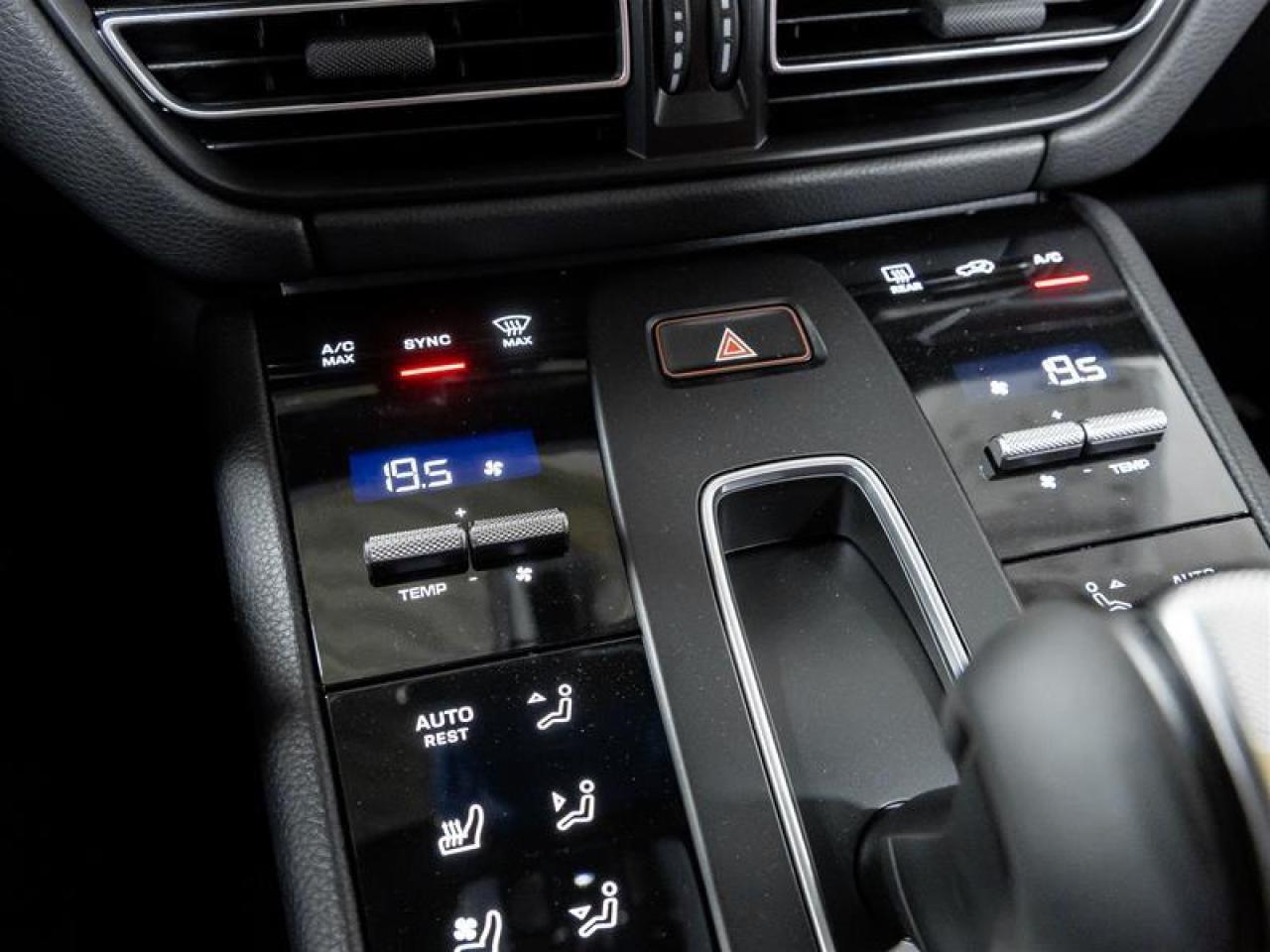 2025 Porsche Macan  Photo