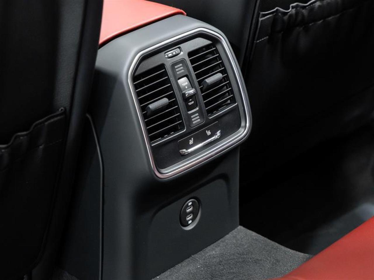 2025 Porsche Macan  Photo