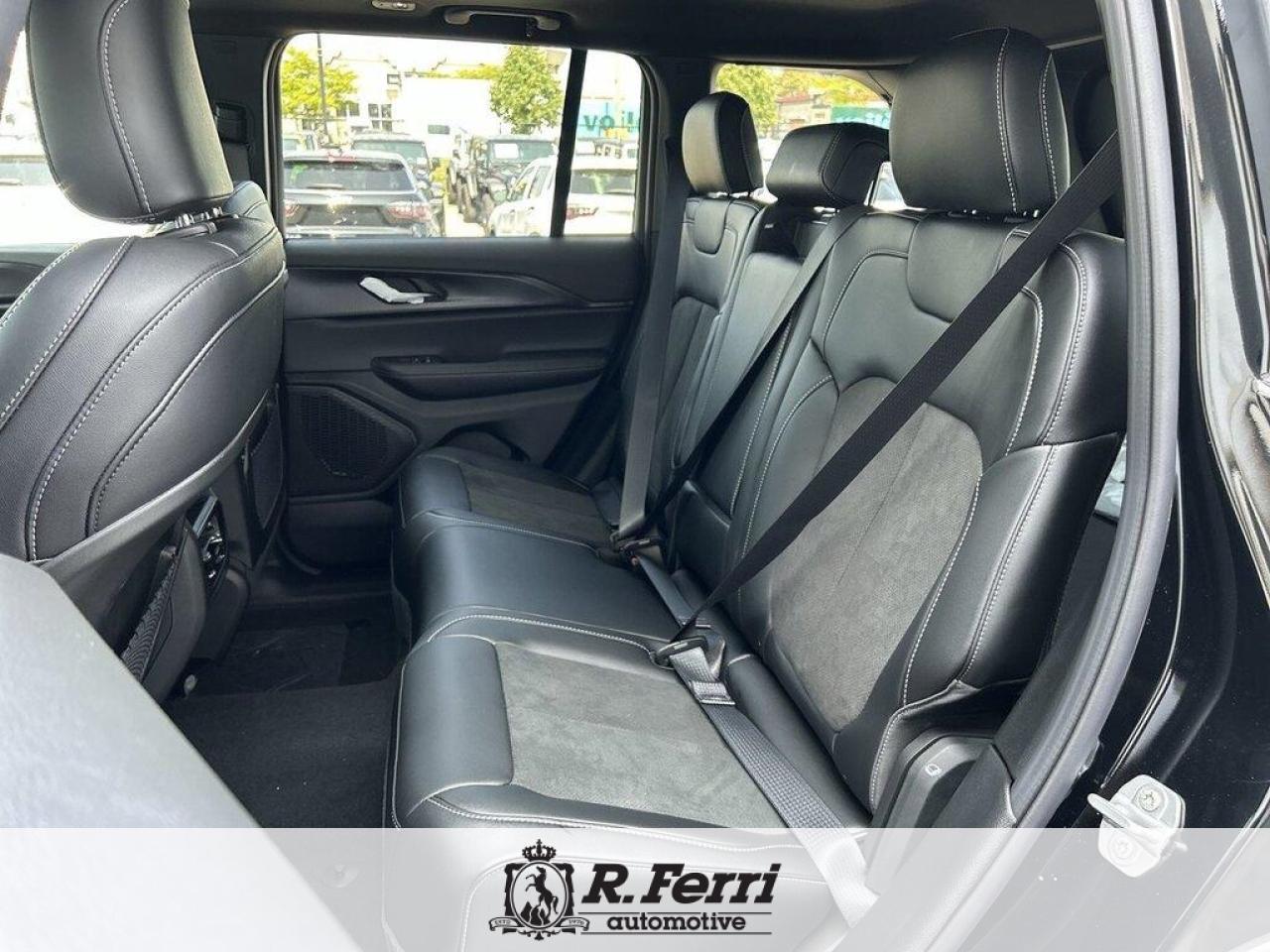 2025 Jeep Grand Cherokee Laredo 4dr 4x4 Photo