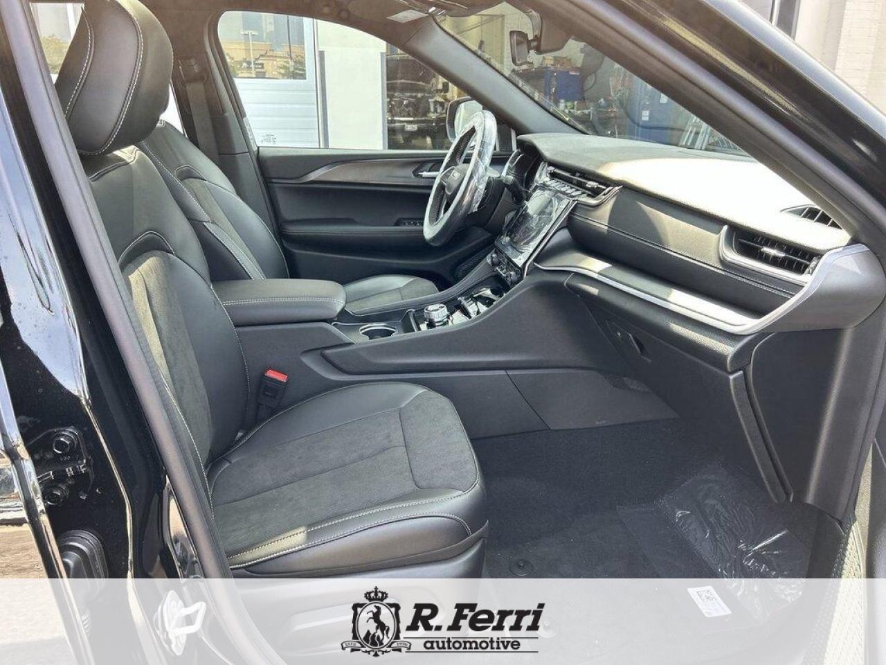 2025 Jeep Grand Cherokee Laredo 4dr 4x4 Photo