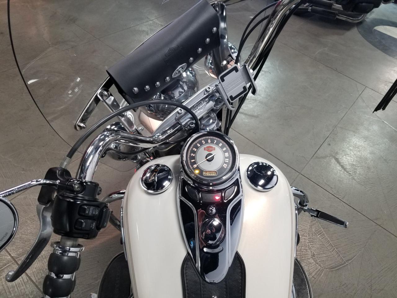 2015 Harley-Davidson HERITAGE SOFTAIL  Photo2