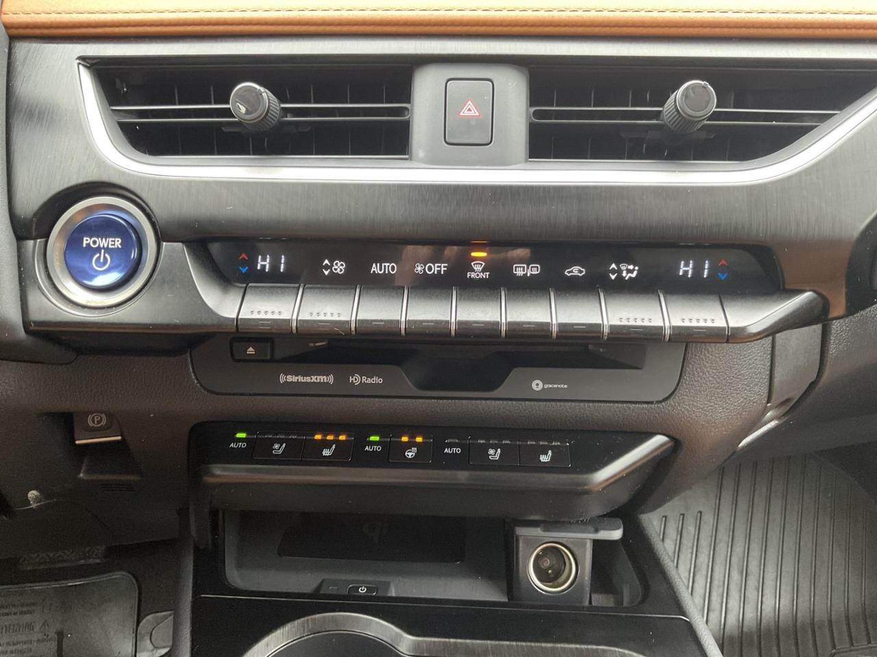 2020 Lexus UX 250H Luxury - LEATHER! NAV! BACK-UP CAM! BSM! HUD! Photo