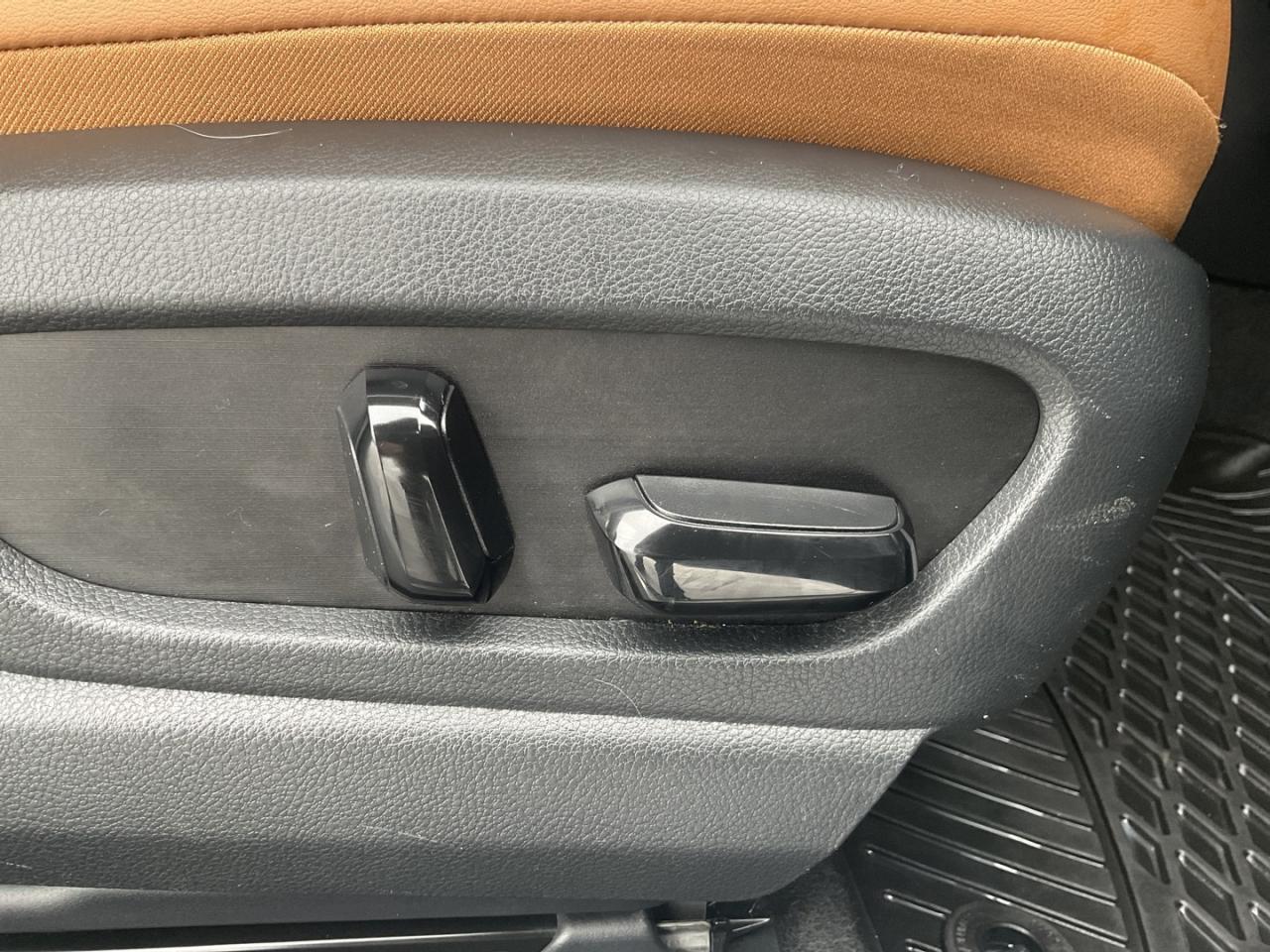 2020 Lexus UX 250H Luxury - LEATHER! NAV! BACK-UP CAM! BSM! HUD! Photo