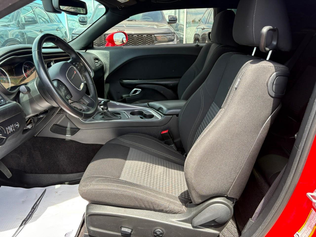 2016 Dodge Challenger SXT 2dr Coupe Photo