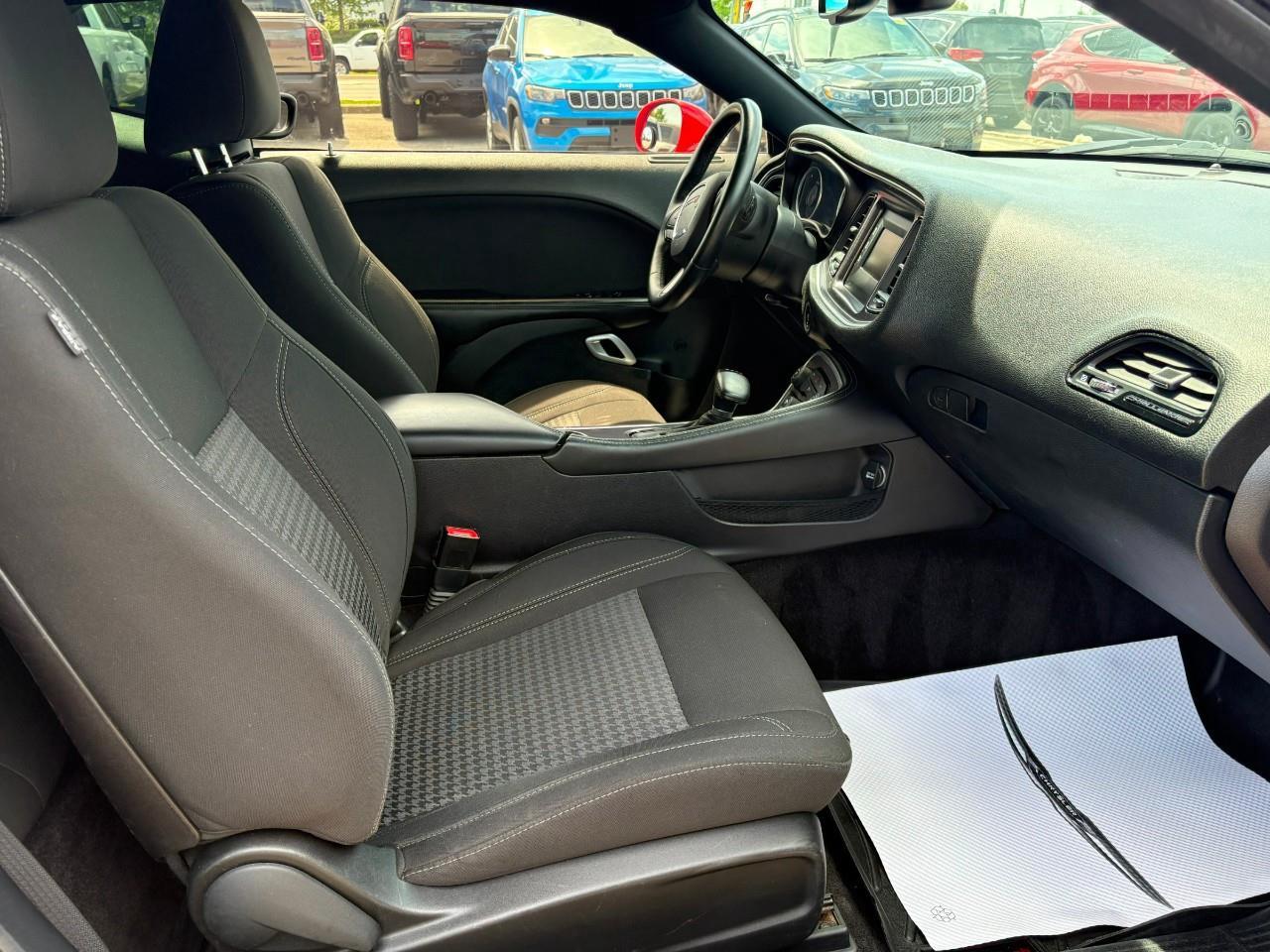 2016 Dodge Challenger SXT 2dr Coupe Photo